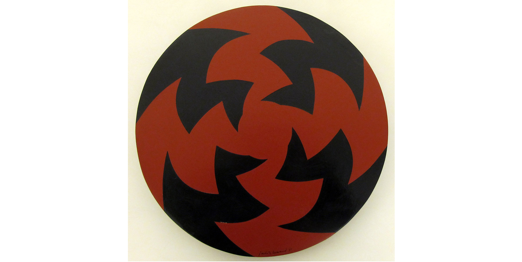 Judith Lauand Esmalte sobre aglomerado 1957 40cm diâmetro x 5cm