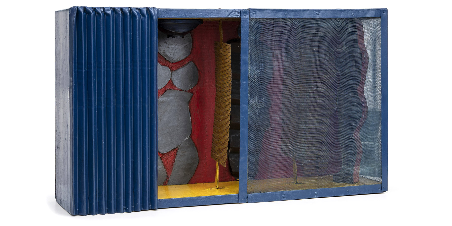 Teresa Nazar Caixa–Objeto Alumínio ferro tela de arame tela de plástico madeira e tinta 1967 36x62x17cm